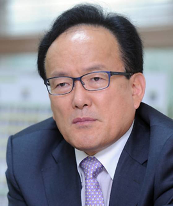 문재인 캠프에 합류한 진익철 전 서초구청장. 채동욱 전 검찰총장의 혼외자 개인정보 유출 파문에 연루된 의혹을 받았다.