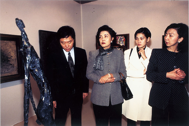 홍라희 삼성미술관장(왼쪽 두번째)과 차녀인 이서현 삼성물산 패션부문장 사장(오른쪽 두번째), 홍라영 총괄부관장(맨 오른쪽) © 시사저널 포토·리움 제공