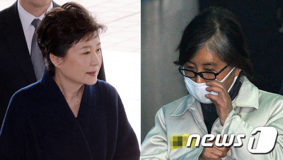 박근혜 전 대통령이 21일 오전 서울 서초동 서울중앙지검에서 '국정농단' 의혹과 관련해 피의자 신분으로 조사받기 위해 출석하고 있다(왼쪽). 같은 날 오후 '국정농단' 주범 최순실 씨가 서울중앙지법에서 열린 공판에 출석하기 위해 호송차에서 내려 법정으로 향하고 있다. 2017.3.21/뉴스1 © News1 사진공동취재단,이재명 기자