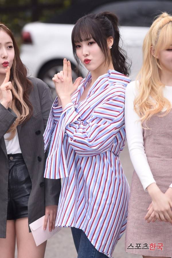 KBS 2TV '뮤직뱅크' 리허설 참석을 위해 출근하고 있는 여자친구 유주. 사진=장동규 기자 jk31@hankooki.com