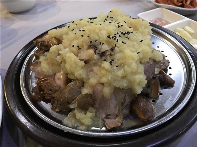 ‘귀한족발보쌈’ 마약족발
