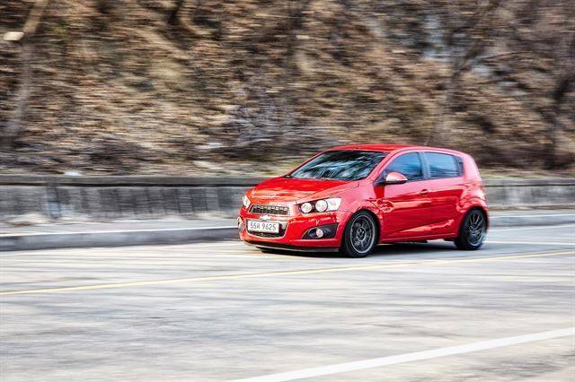 아베오 경주차는 클러치 감각이 투스카니와 너무 달랐다. 그래도 시동은 더 이상 꺼지지 않는다.