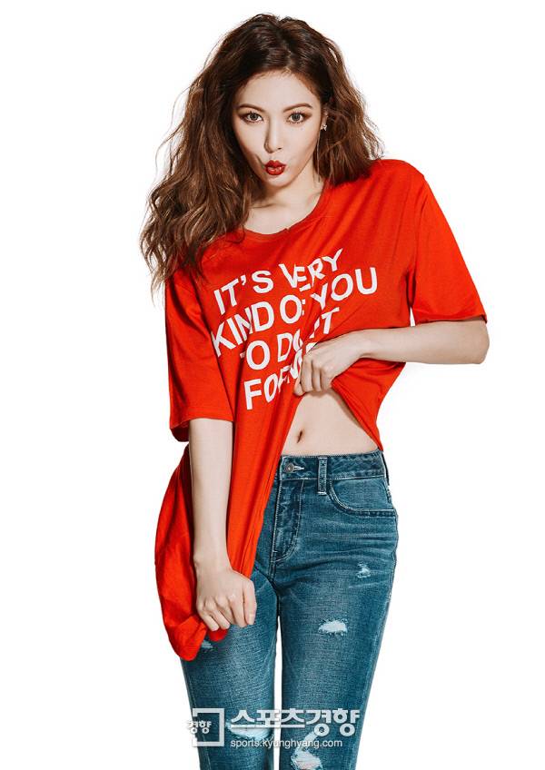 가수 현아 여름 화보. 사진 연승어패럴
