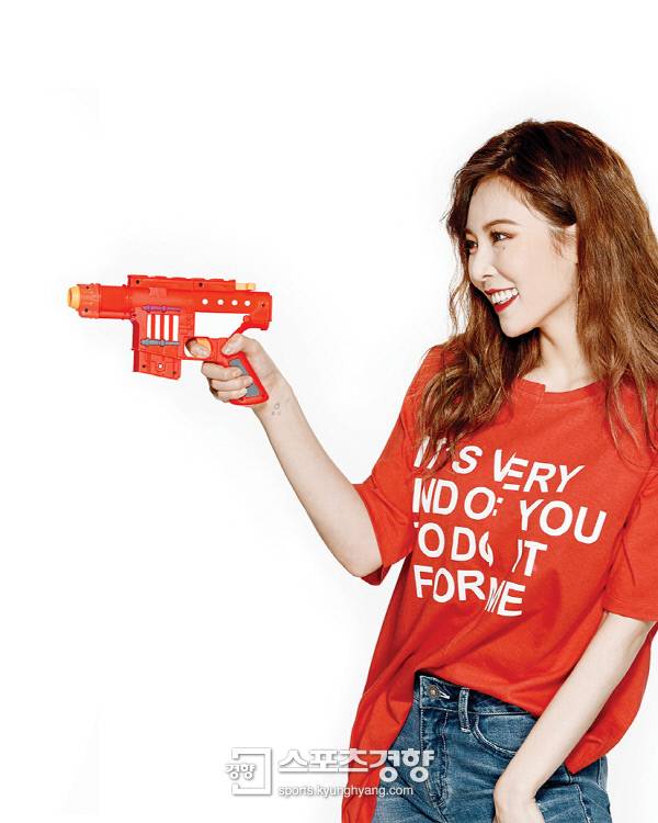 가수 현아 여름 화보. 사진 연승어패럴