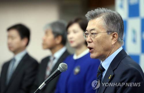 (서울=연합뉴스) 신준희 기자 = 더불어민주당 문재인 대선후보가 9일 오전 서울 여의도 당사에서 도시재생 뉴딜사업 정책을 발표하고 있다. 2017.4.9      hama@yna.co.kr