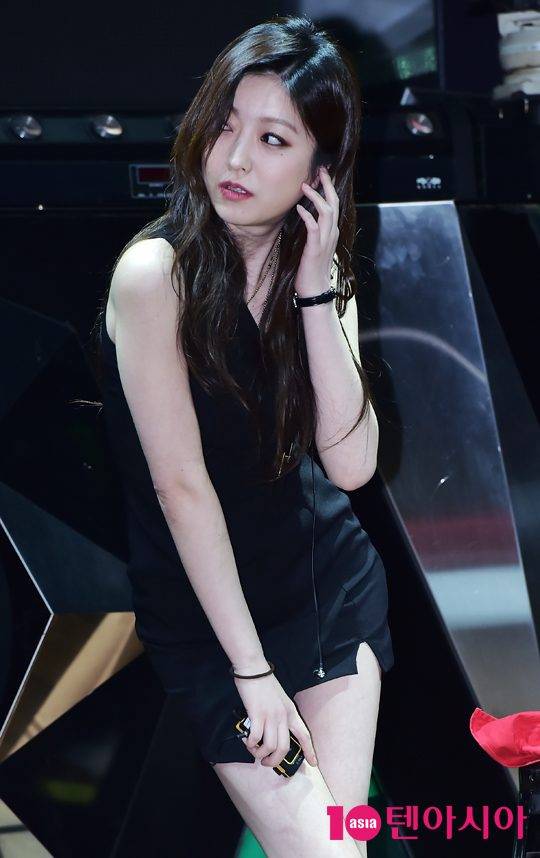 전직 일본 AV배우 하네다 아이가 11일 오후 서울 강남구 논현동 클럽 옥타곤에서 열린 영화 ‘달콤한 유혹’,’내 사랑 하마사키 마오’의 그린라이트 VR앱의 제작발표회 및 팬미팅에 참석하고 있다.