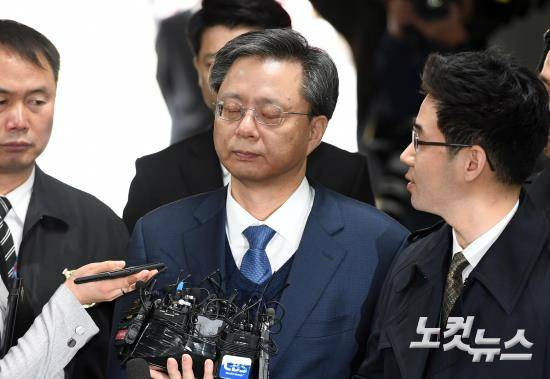 우병우 전 청와대 민정수석이 11일 오전 영장실질심사를 위해 서울중앙지법에 출석하고 있다. (사진=이한형 기자)