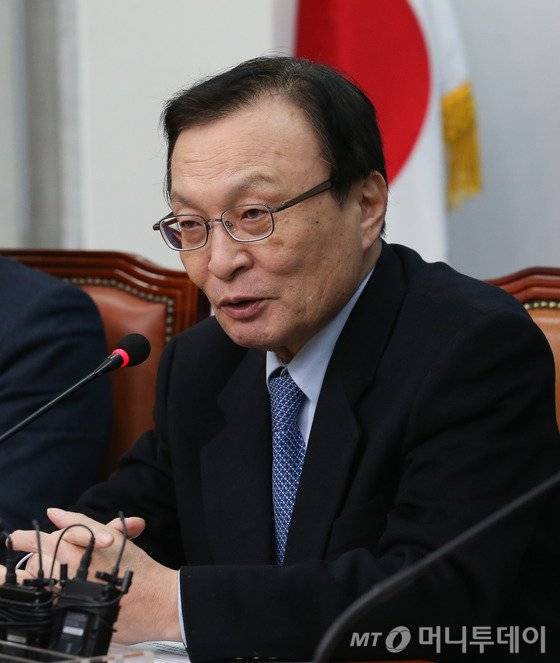 이해찬 더불어민주당 외교안보통일자문회의 의장이 7일 서울 여의도 국회에서 열린 외교안보통일자문회의 제2차 회의에서 모두발언을 하고 있다. 2017.2.7/뉴스1  <저작권자 © 뉴스1코리아, 무단전재 및 재배포 금지>