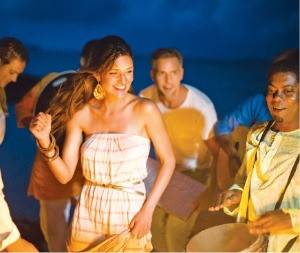 모리셔스에 머물다 보면 한 번쯤 직접 체험하는 전통 세가 춤.