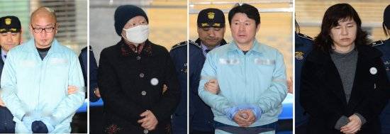 이화여대 비리와 관련해 류철균 교수에 이어 김경숙 전 신산업융합대학장(왼쪽 두 번째/1월18일 구속), 남궁곤 전 입학처장(세 번째/1월10일 구속), 이인성 의류산업학과 교수(네 번째/1월21일 구속)도 구속됐다. 지난 1월27일 특검팀에 동시에 소환됐을 때의 모습. 맨 왼쪽은 같은 날 소환된 차은택 전 창조경제추진단장. 뉴시스