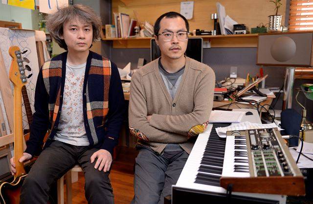 어어부 프로젝트의 장영규(왼쪽)와 백현진. 한국일보 자료사진