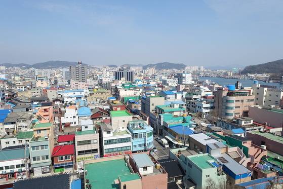 목포진 역사공원에서 바라본 만호동·연동·삼학동 일대. 이 지역은 1960년대까지도 대부분 갯벌이었다.