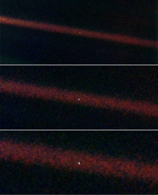 보이저 1호가 촬영한 창백한 푸른점. 가운데 점이 지구다.