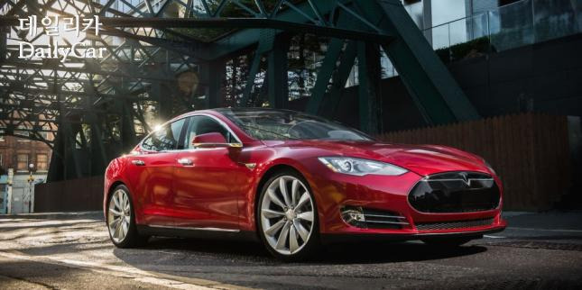 Tesla Model S 100D 출처=Road and Track