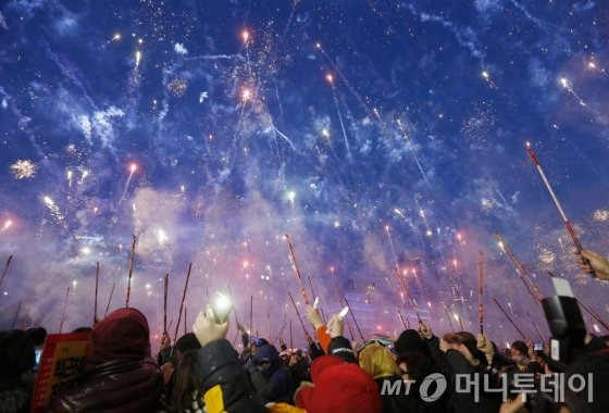 3월11일 서울 중구 세종대로 광화문 광장에서 '모이자! 광화문으로! 촛불 승리를 위한 20차 범국민 행동의 날' 집회가 열리고 있다./사진=김휘선 기자