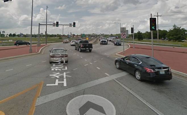 DDI에서는 왼쪽으로 역주행해야한다