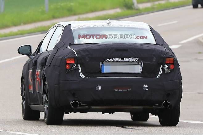 링크앤코 03 세단 시험주행차