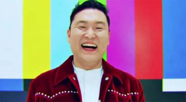 싸이만의 환한 웃음을 보이고 있다.  : ⓒ MK스타일 / YG 엔터테인먼트