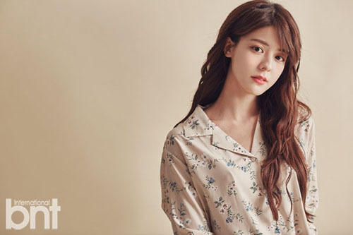 후지이 미나의 단아하고 소녀 같은 화보가 공개됐다. 사진=레인보우미디어