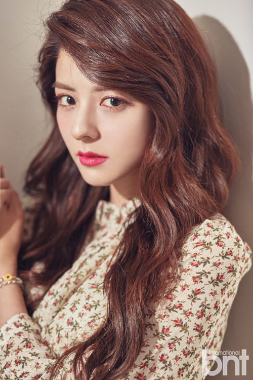 후지이 미나의 단아하고 소녀 같은 화보가 공개됐다. 사진=레인보우미디어