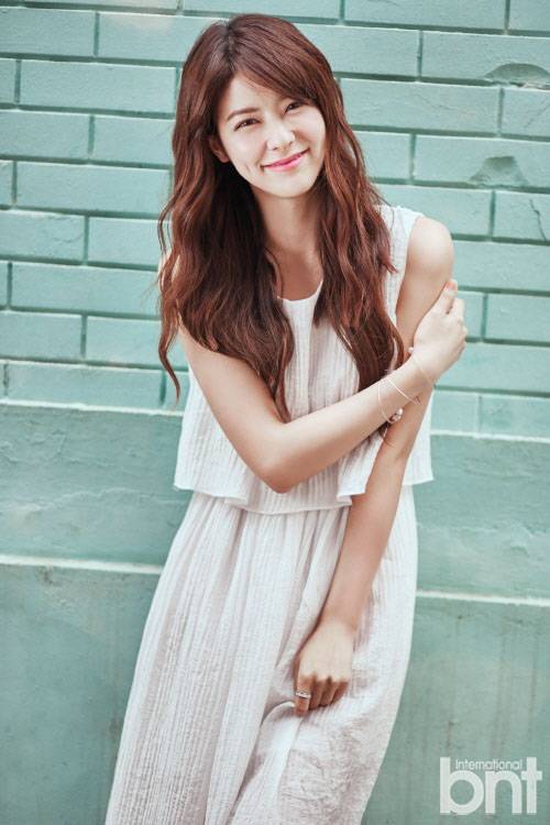 후지이 미나의 단아하고 소녀 같은 화보가 공개됐다. 사진=레인보우미디어