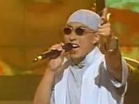 한 방송에서 '바다의 왕자'를 부르는 박명수. /방송 캡처