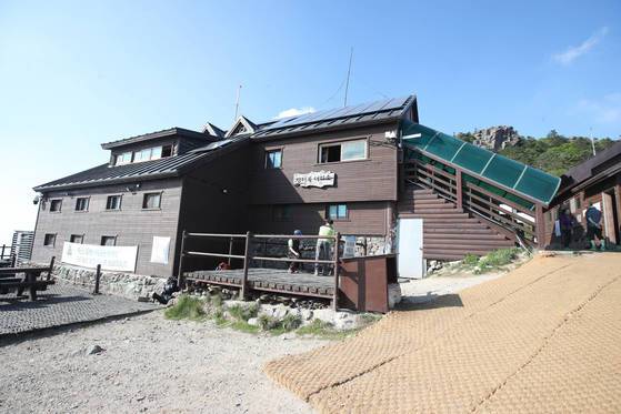 지리산 장터목 대피소.