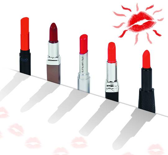 왼쪽부터 클리오 ‘매드 매트 립’, 더페이스샵 ‘블랙라벨 립스틱’, 슈에무라 ‘루즈 언리미티드 슈프림 마뜨’, 크리스천 디올 ‘루즈 디올’, 헤라 ‘루즈 홀릭 익셉셔널’. 이병주 기자