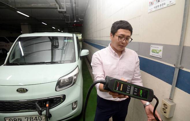 파워큐브의 이동형 전기차 충전기