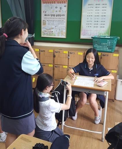 매송중_영어독서 홍보 UCC 촬영 및 편집활동