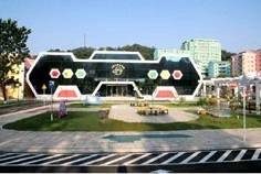북한이 최근 평양시 서성구역 연못동에 문을 연 어린이교통공원 [사진 노동신문]