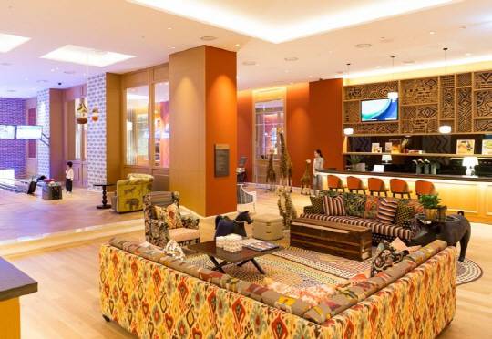 어린이 전용 레인까지 갖춘 볼링장 ‘텐핀스’.