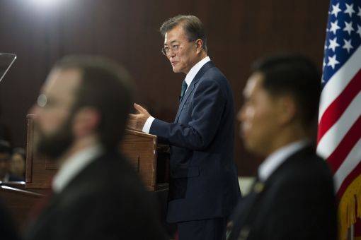 문재인 대통령이 30일(현지시간) 미국 CSIS에서 연설을 하고 있다. <사진제공: 연합뉴스>