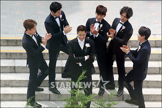 [★포토]'20년지기 신화' 에릭결혼 축하!