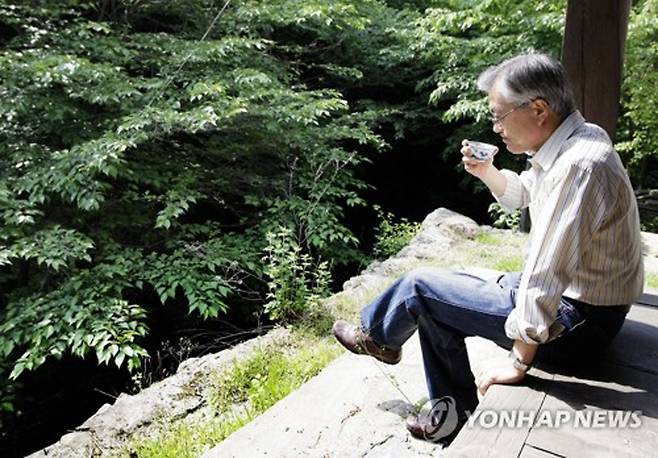 경남 양산 사저에서 생활하는 문재인 대통령의 모습./ 출처=연합뉴스