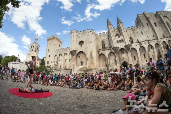 대표 도시 아비뇽에서는 7월 6일부터 7월 26일까지 세계 3대 야외 공연 예술제로 꼽히는 아비뇽 축제가 펼쳐진다.(사진=프랑스관광청 제공)