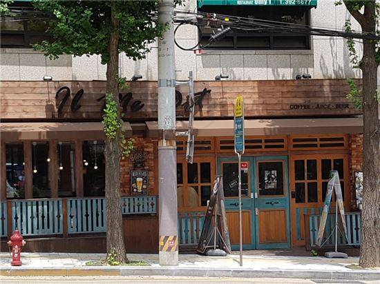 중림동 일대에 들어선 이색 카페와 맥주집 전경. '중리단길'이란 별칭까지 붙으며 상권이 활기를 띠고 있다.