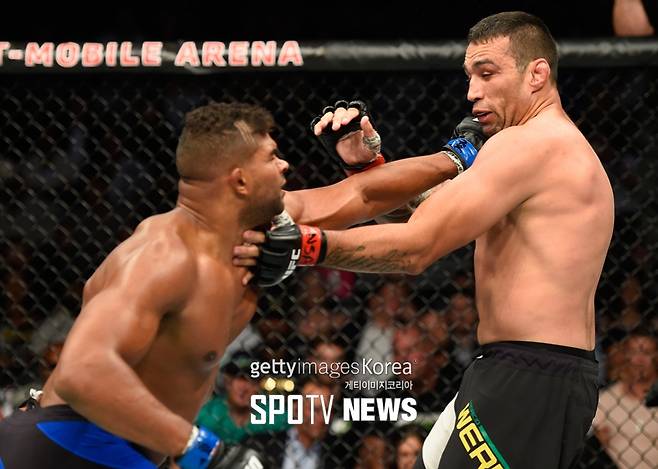 ▲ 알리스타 오브레임과 파브리시우 베우둠 3차전의 승자는 오브레임이 됐다.