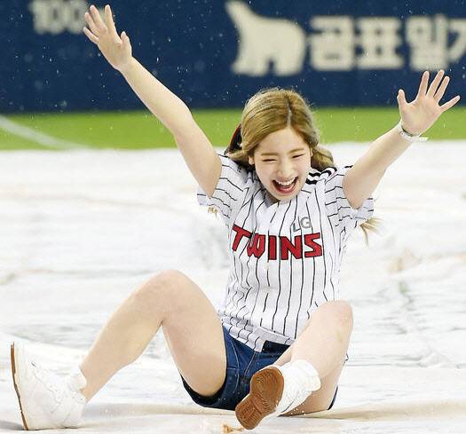 트와이스 다현 꽈당 사진 원본/OSEN