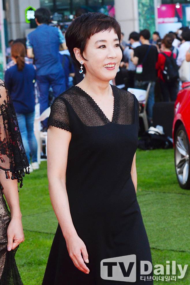강수연