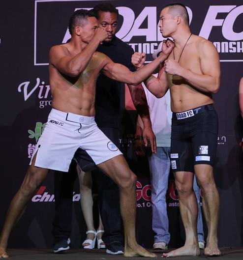 톰 산토스(왼쪽)와 남의철. 로드FC 제공