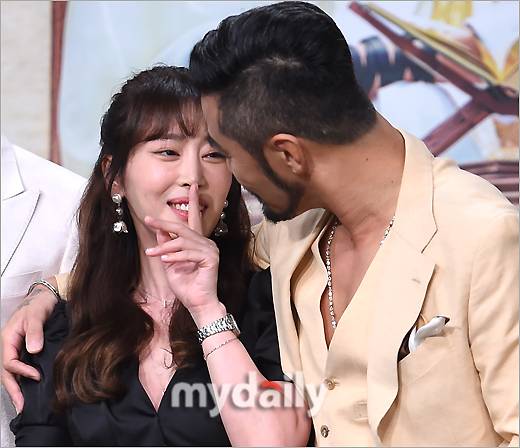 ▲ 강예원·최민수 '부..부담스러워요'