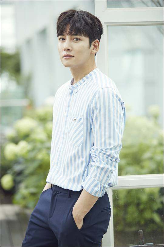최근 SBS '수상한 파트너'를 마친 지창욱은 "'로코 장인' 수식어는 부끄럽다"고 웃었다.ⓒ글로리어스엔터테인먼트