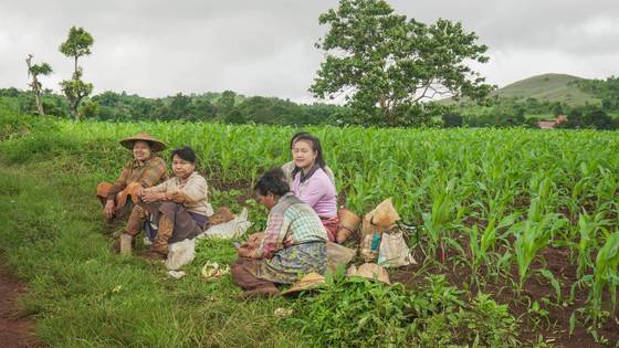 트레킹 중 자주 마주치는 고산마을 사람들.