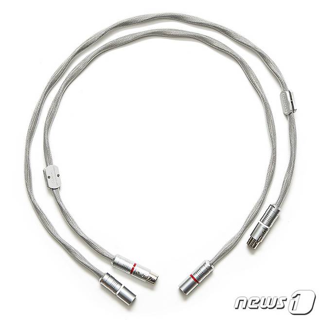 알베도 실버 ‘Monolith’ 인터케이블 © News1