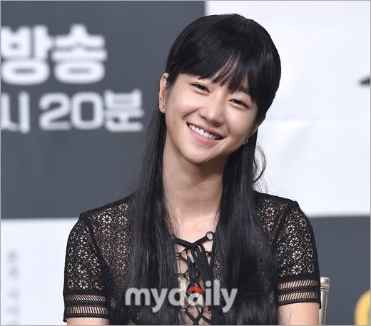 ▲ 서예지, '심쿵 유발 꽃미소'