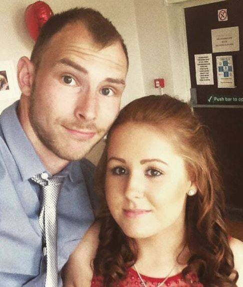 머리가 빠지기전의 모습으로 하디가 약혼녀와 찍은 사진이다.