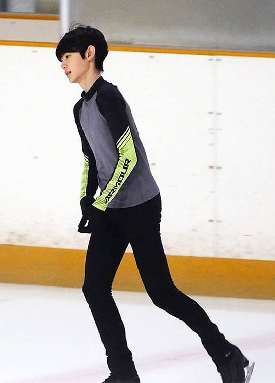 2016 ‘아시아 트로피’ 은메달리스트 박성훈은 ‘KB금융 피겨스케이팅 코리아 챌린지’ 주니어 남자 싱글 스타팅 오더 1번이다. 대회 하루 전 연습 모습. ©박성훈 공식 팬 페이지(희유희HeeYuHee)