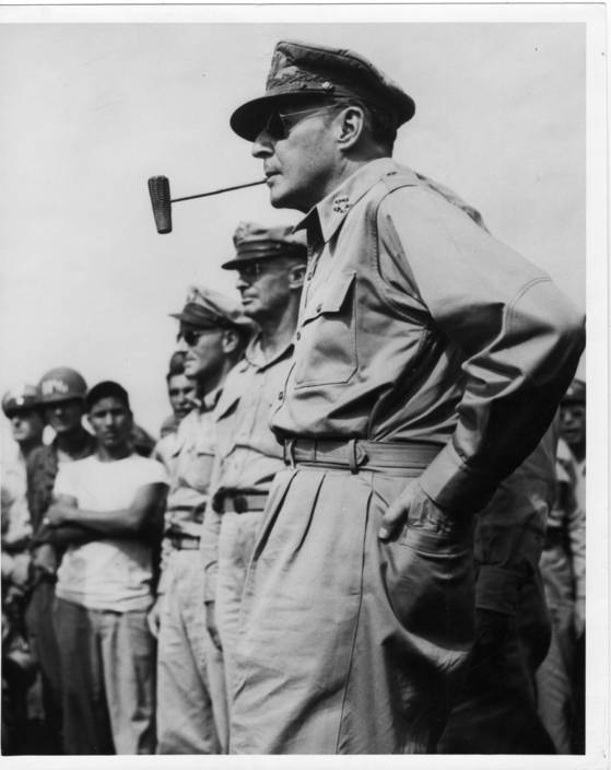 인천상륙작전을 주도한 맥아더 장군. [중앙포토]