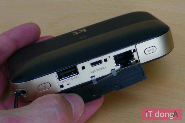 왼쪽부터 일반 USB 단자, 마이크로USB 단자, RJ-45 단자